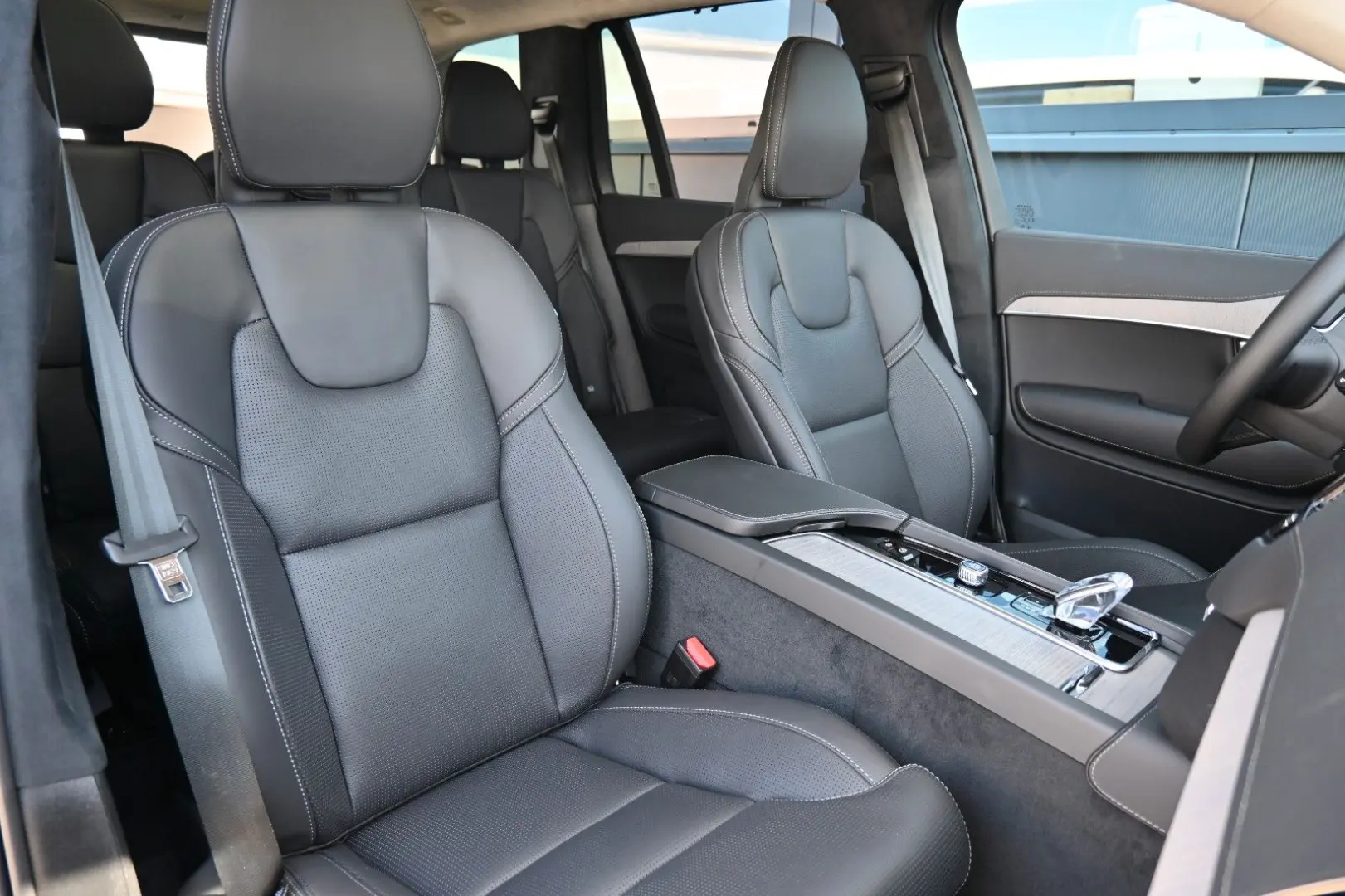 XC90 T8 Recharge AWD Ultra Dark LUFT B&W Massage