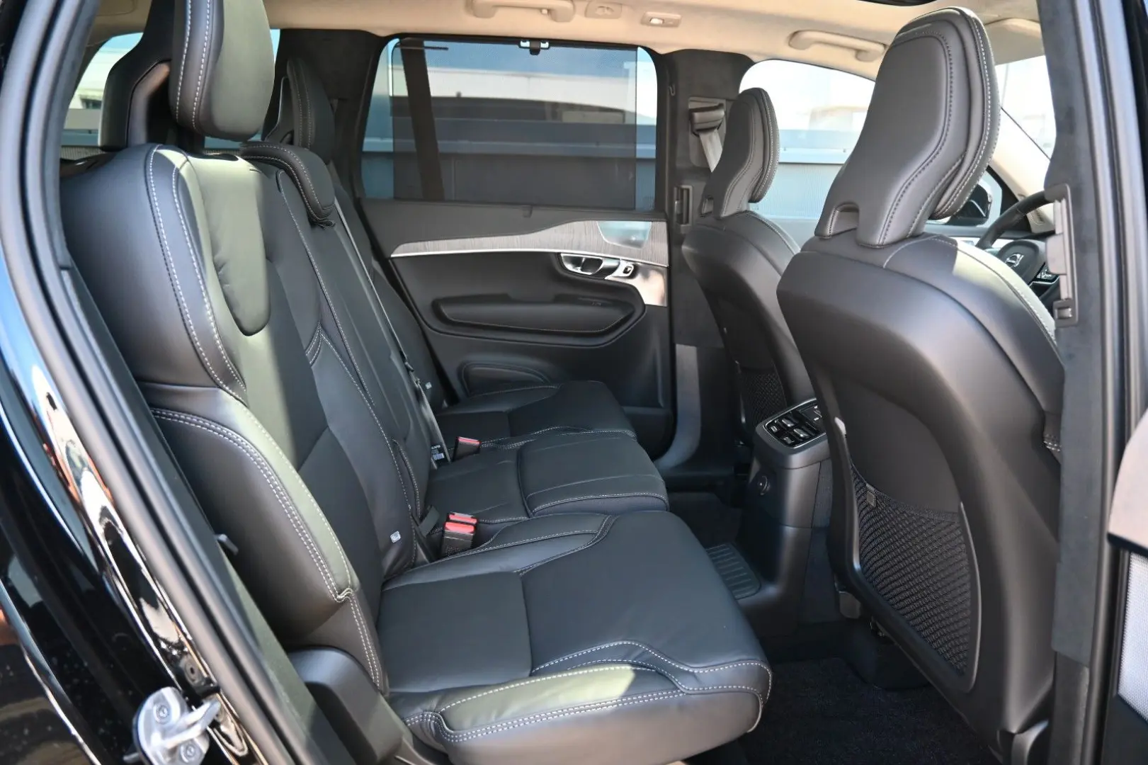 XC90 T8 Recharge AWD Ultra Dark LUFT B&W Massage