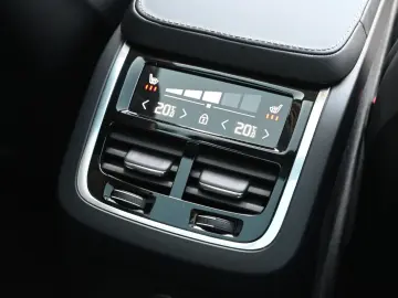 XC90 T8 Recharge AWD Ultra Dark LUFT B&W Massage