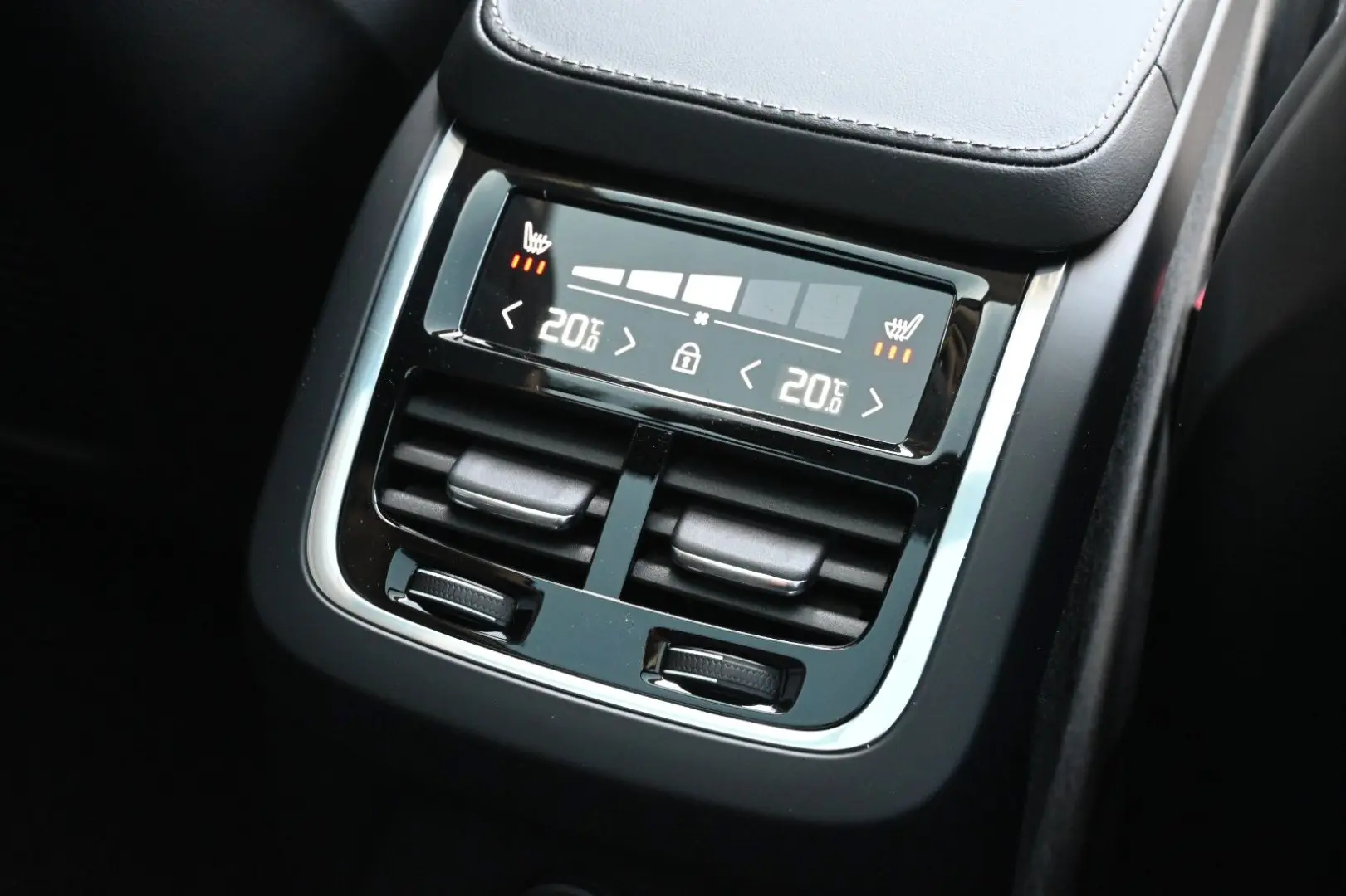 XC90 T8 Recharge AWD Ultra Dark LUFT B&W Massage