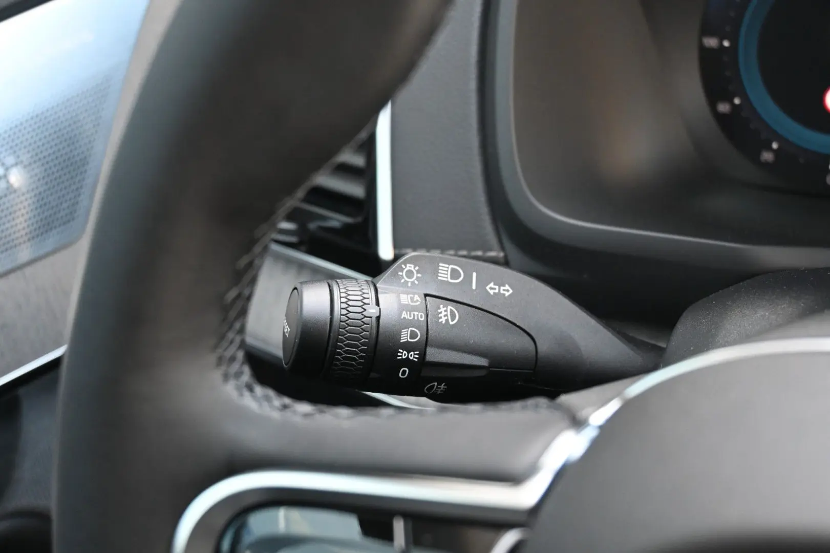 XC90 T8 Recharge AWD Ultra Dark LUFT B&W Massage