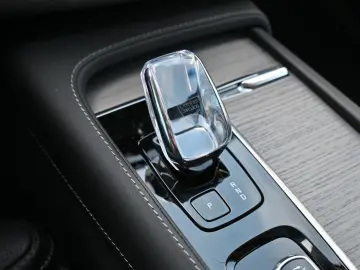 XC90 T8 Recharge AWD Ultra Dark LUFT B&W Massage