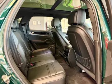 Cayenne Turbo E-Hybrid SportDesign PCCB PTS AHK