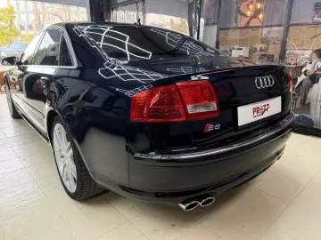 Audi S8 5.2 FSI quattro