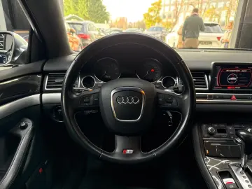 Audi S8 5.2 FSI quattro