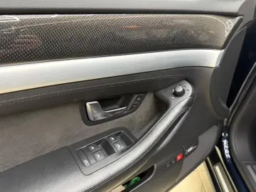 Audi S8 5.2 FSI quattro