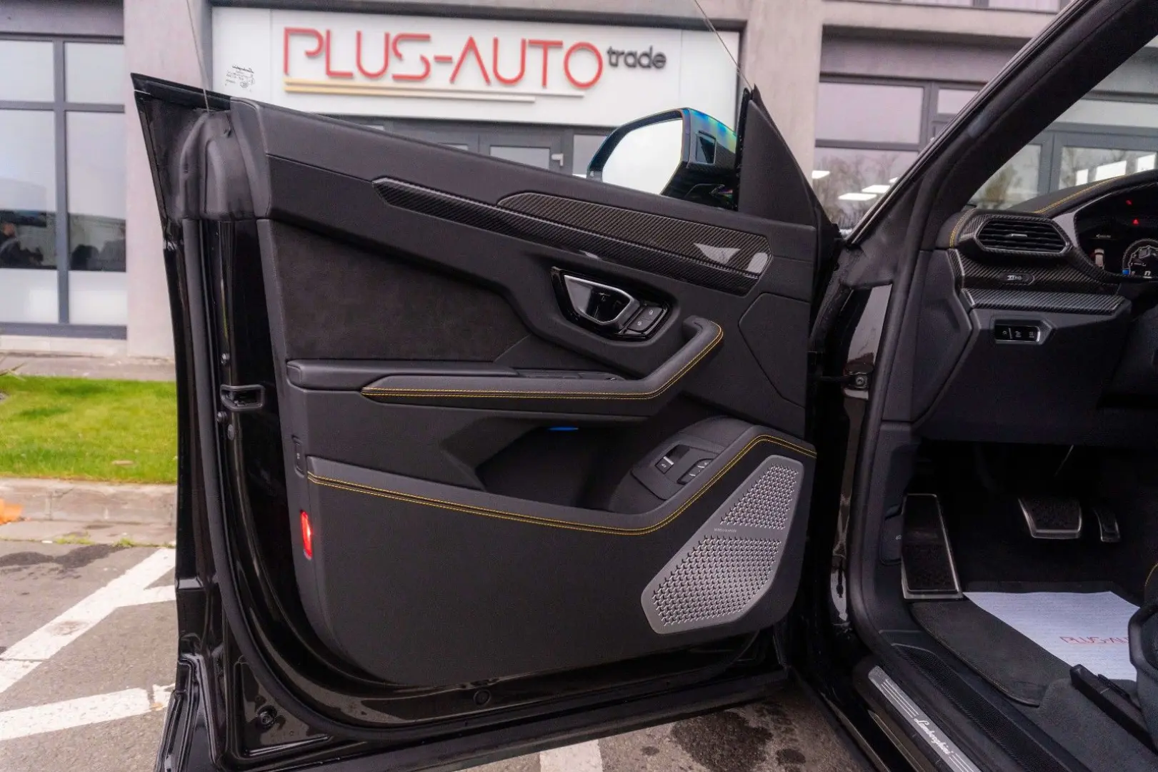 Urus 4.0 V8 Carbon Novitec 23