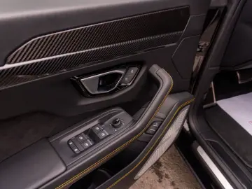 Urus 4.0 V8 Carbon Novitec 23