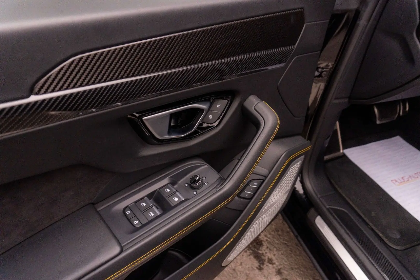 Urus 4.0 V8 Carbon Novitec 23