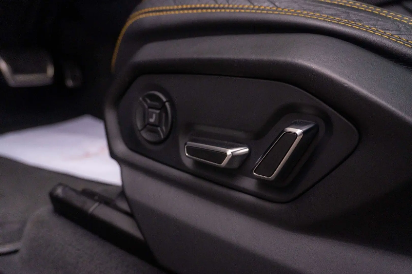 Urus 4.0 V8 Carbon Novitec 23