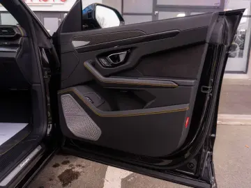 Urus 4.0 V8 Carbon Novitec 23