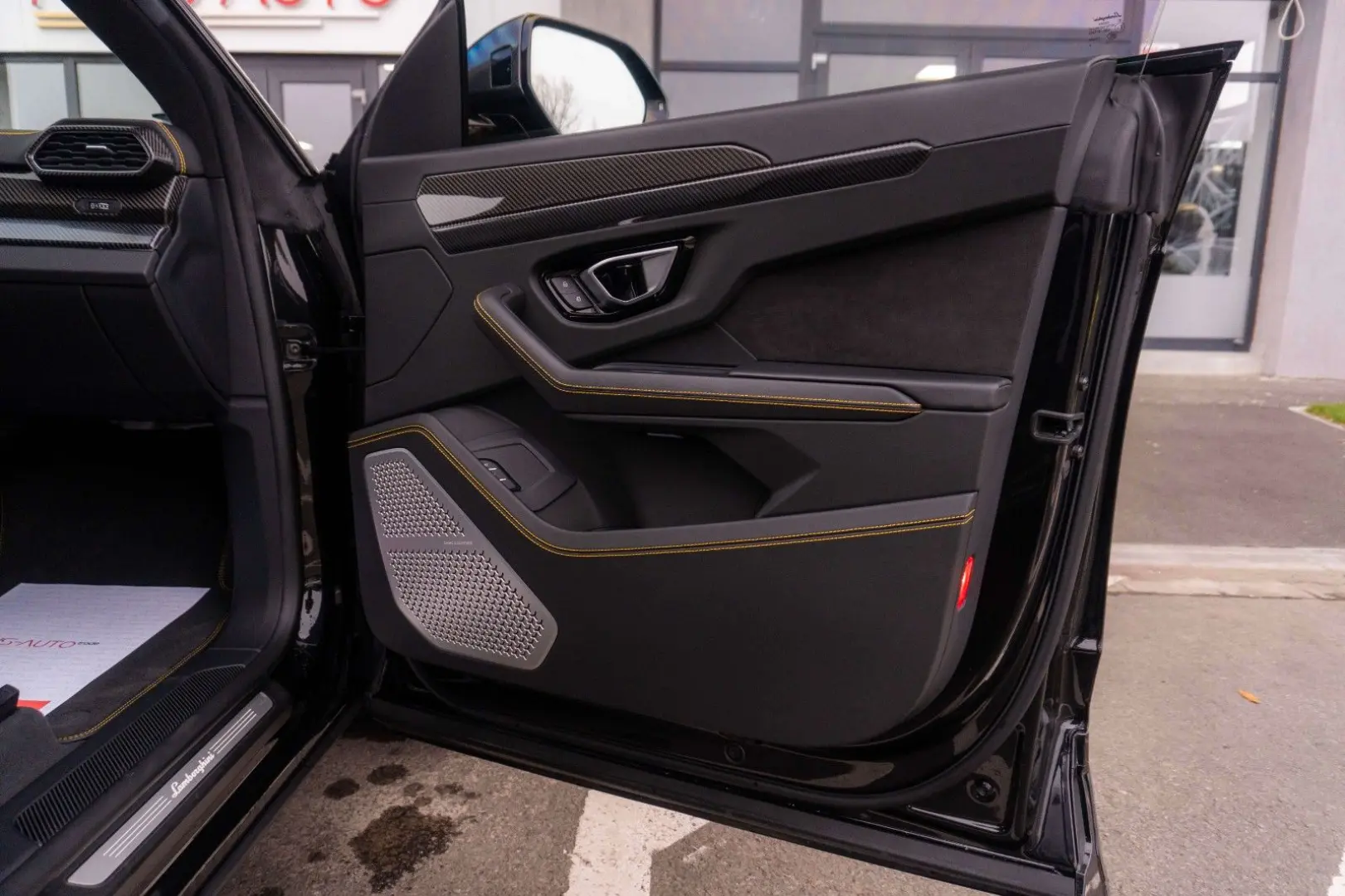 Urus 4.0 V8 Carbon Novitec 23