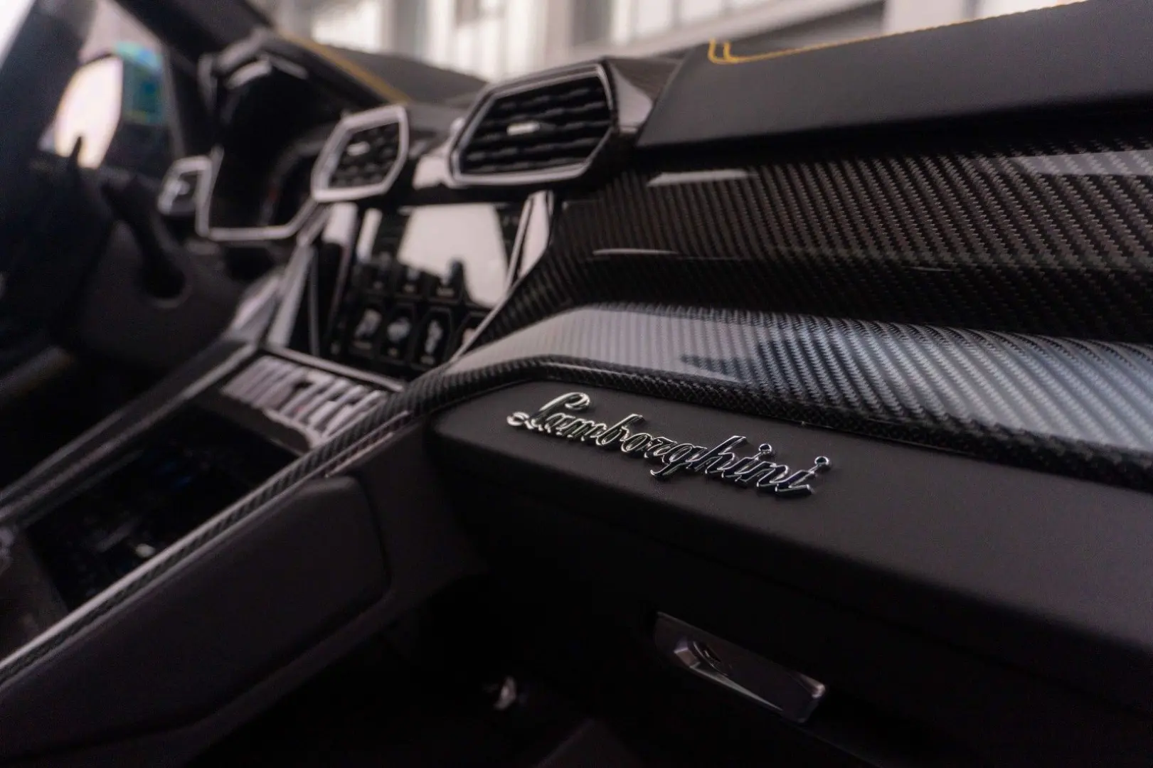 Urus 4.0 V8 Carbon Novitec 23