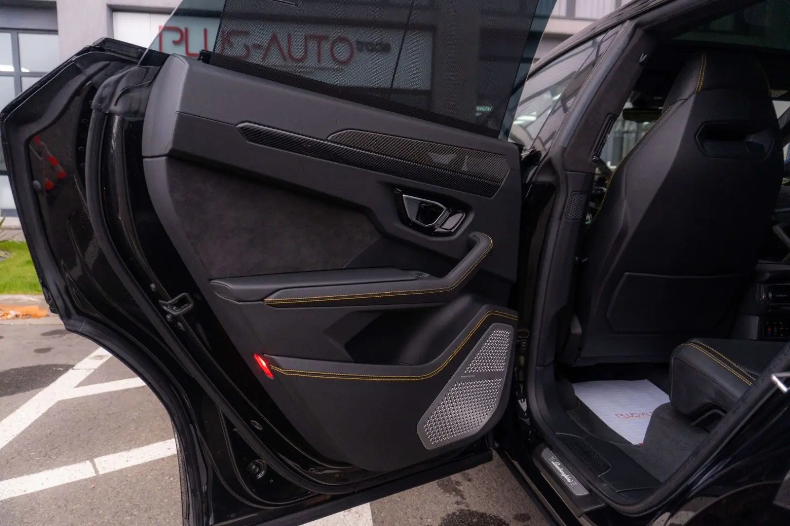 Urus 4.0 V8 Carbon Novitec 23