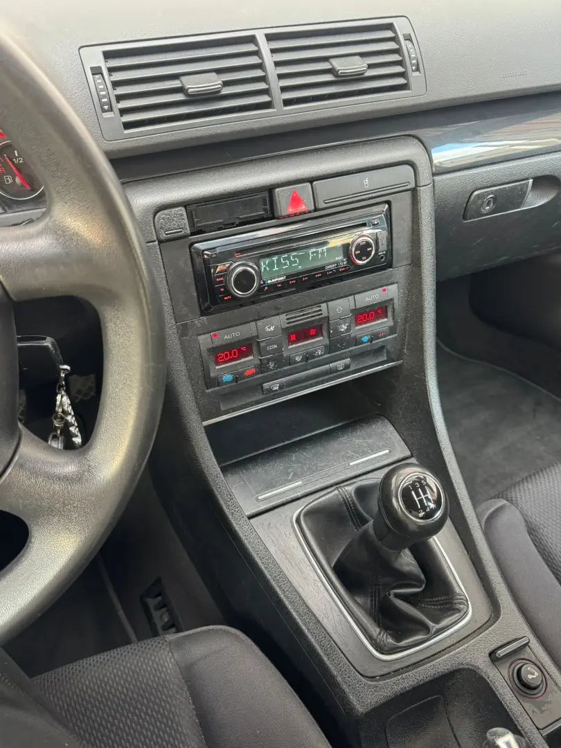 Audi A4 – 2003– 1.6 benzina - 102Cp