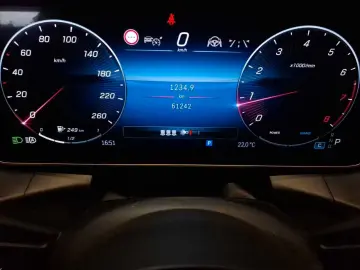 MERCEDES-BENZ GLC300 - 4MATIC - AMG LINE