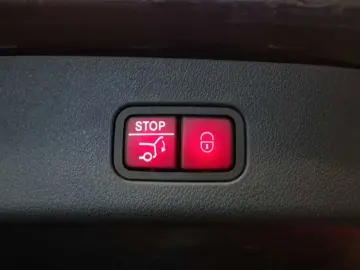 MERCEDES-BENZ GLC300 - 4MATIC - AMG LINE