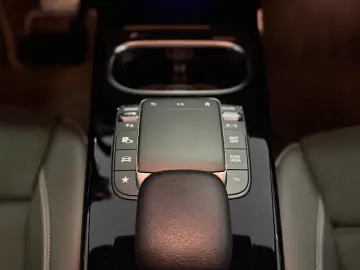 MERCEDES BENZ CLA250e - AMG-Line