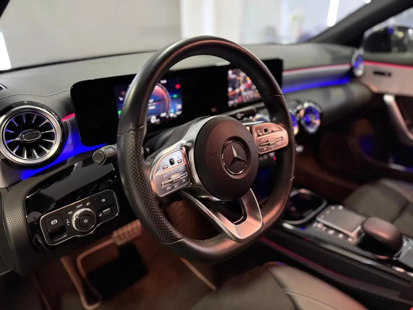 MERCEDES BENZ CLA250e - AMG-Line