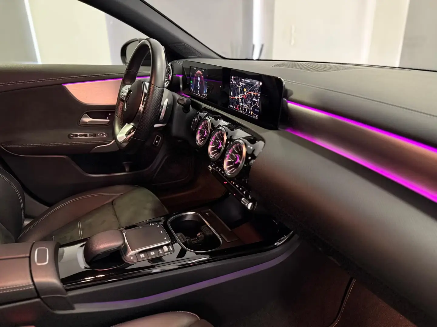 MERCEDES BENZ CLA250e - AMG-Line