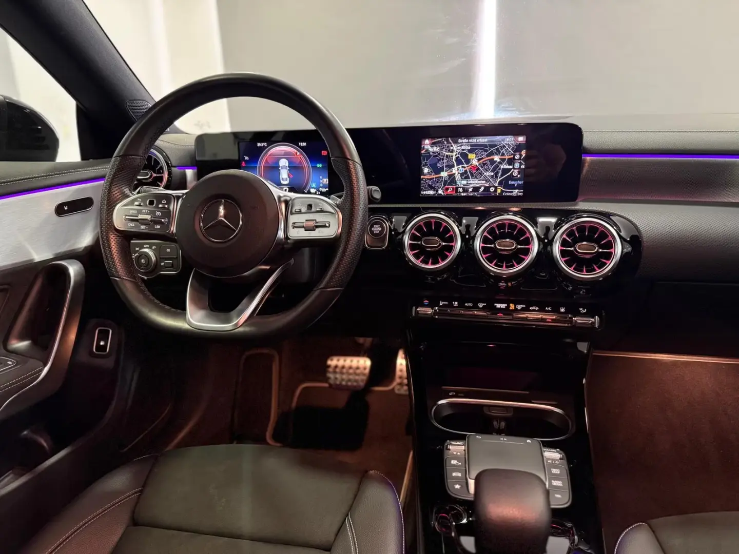 MERCEDES BENZ CLA250e - AMG-Line