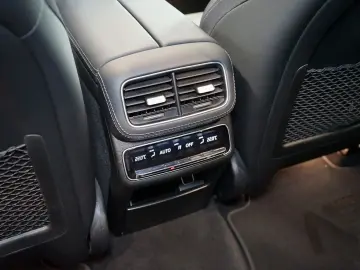 4MATIC MASSAGE HUD BURM TOW 82.810€ NETTO