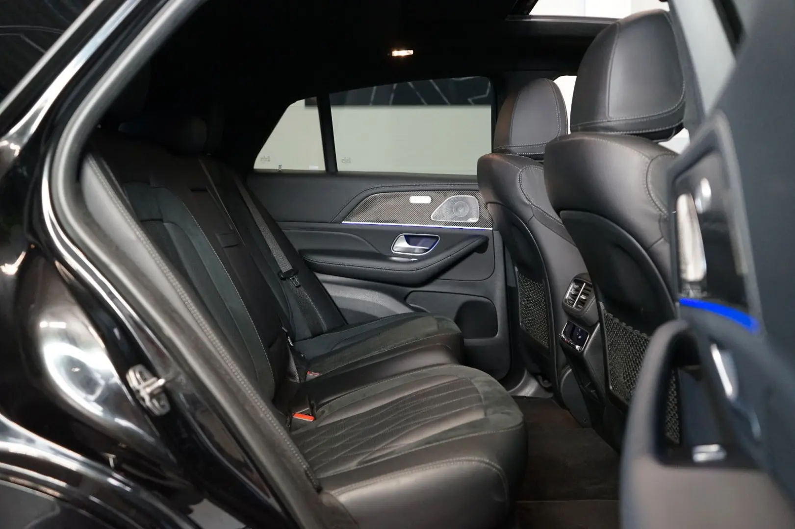 4MATIC MASSAGE HUD BURM TOW 82.810€ NETTO