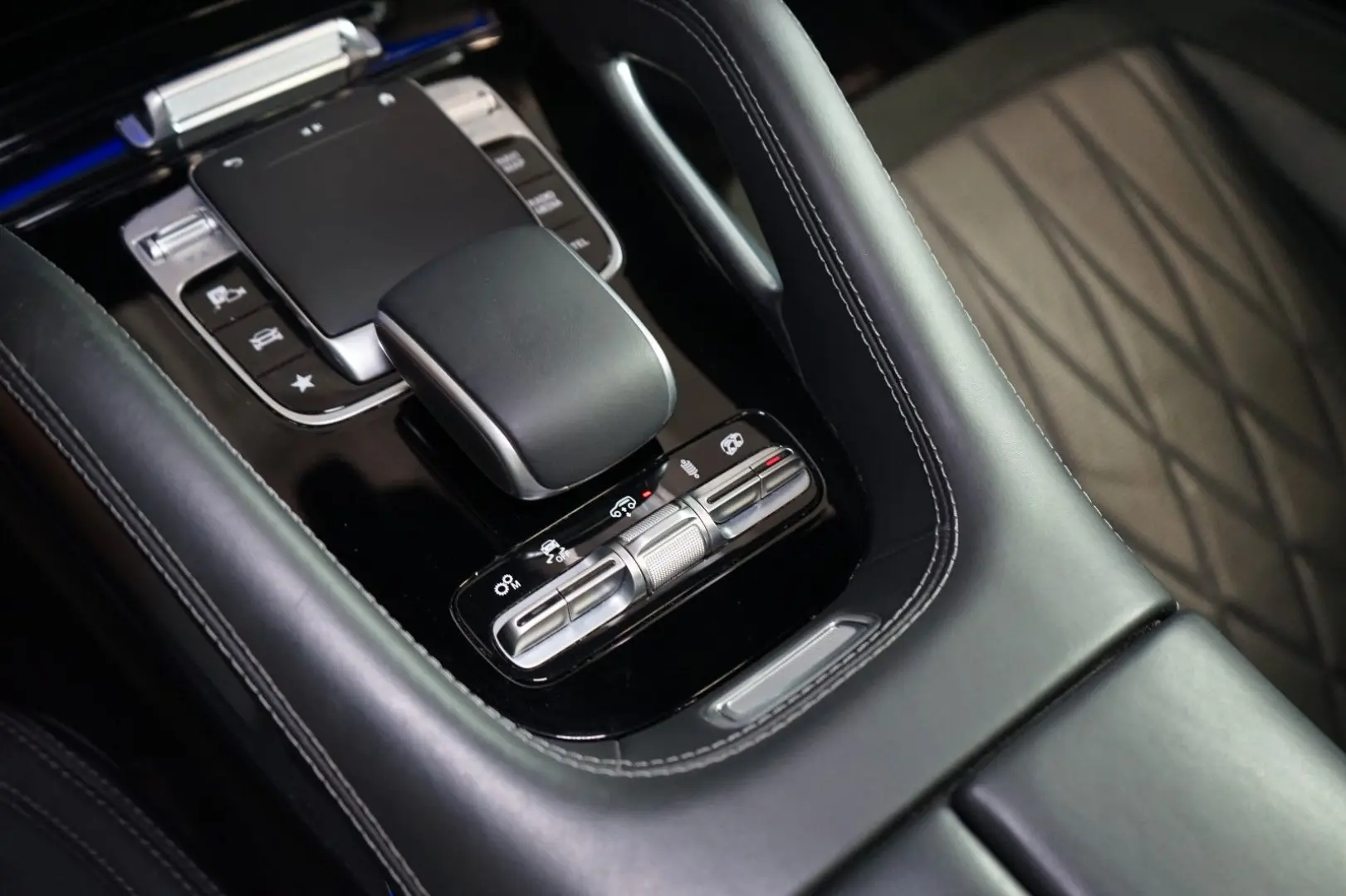 4MATIC MASSAGE HUD BURM TOW 82.810€ NETTO