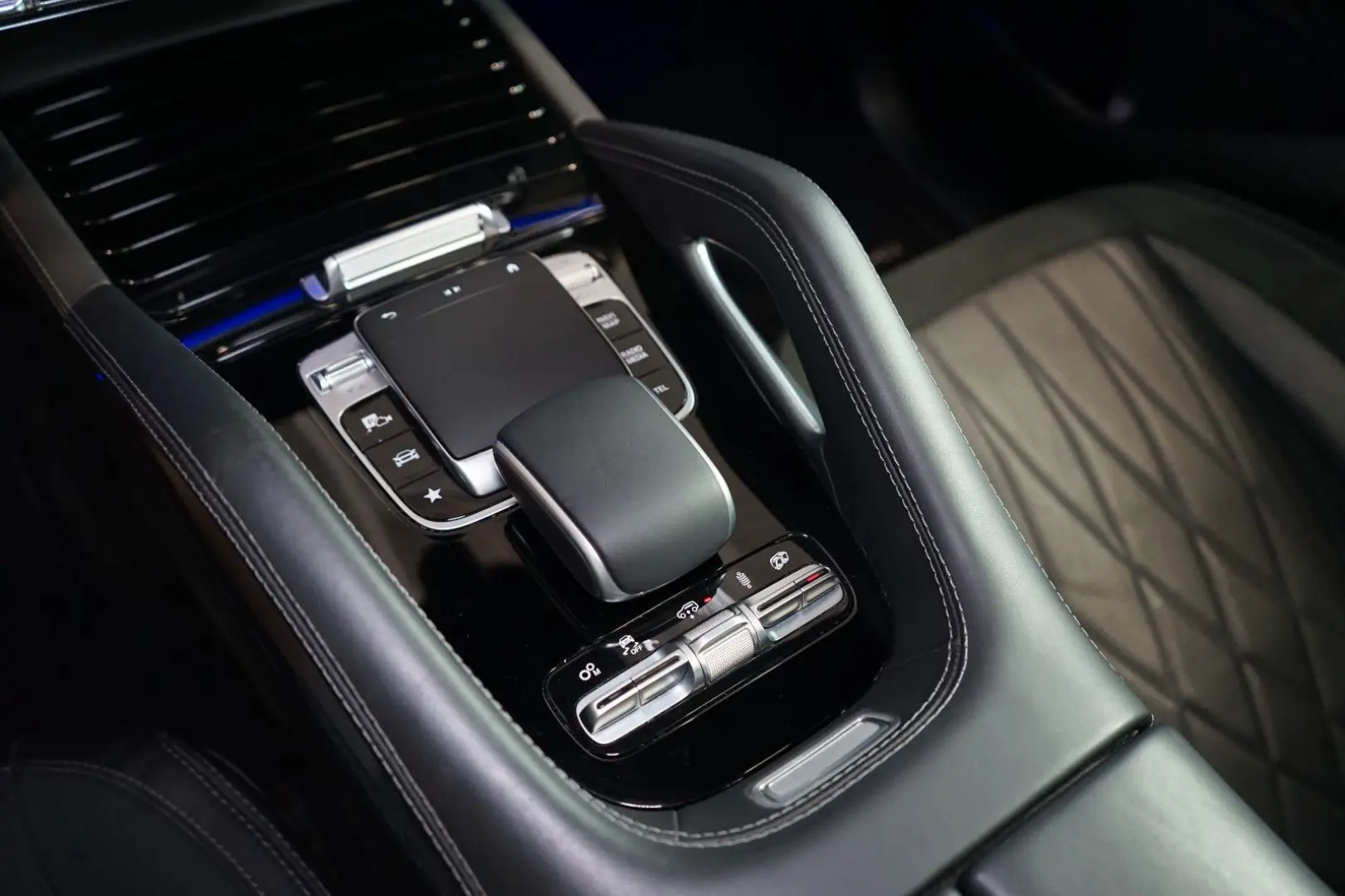 4MATIC MASSAGE HUD BURM TOW 82.810€ NETTO