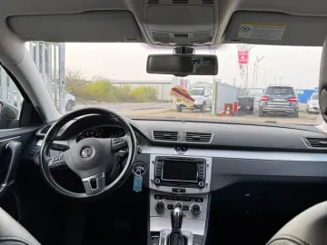 Volkswagen Passat 2012 1.4L Benzină