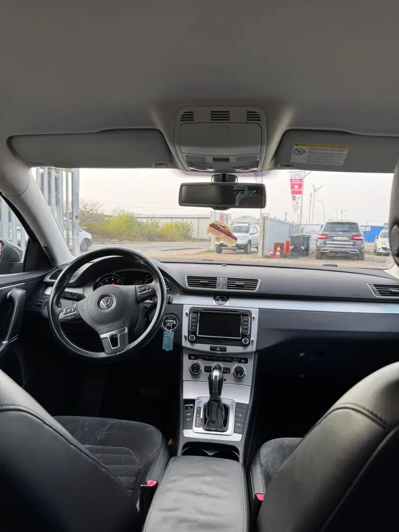 Volkswagen Passat 2012 1.4L Benzină