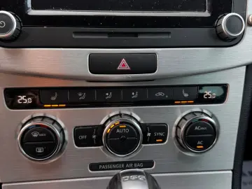 Volkswagen Passat 2012 1.4L Benzină