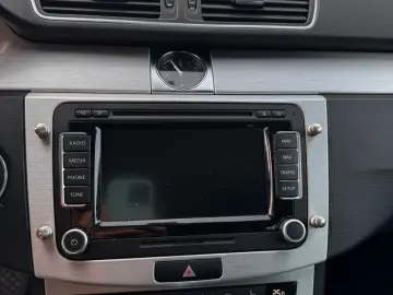 Volkswagen Passat 2012 1.4L Benzină