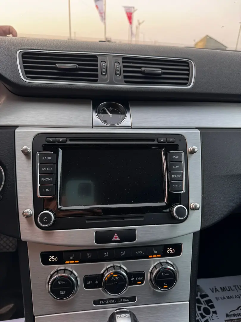 Volkswagen Passat 2012 1.4L Benzină