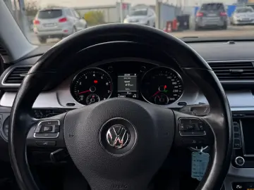 Volkswagen Passat 2012 1.4L Benzină