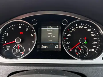 Volkswagen Passat 2012 1.4L Benzină