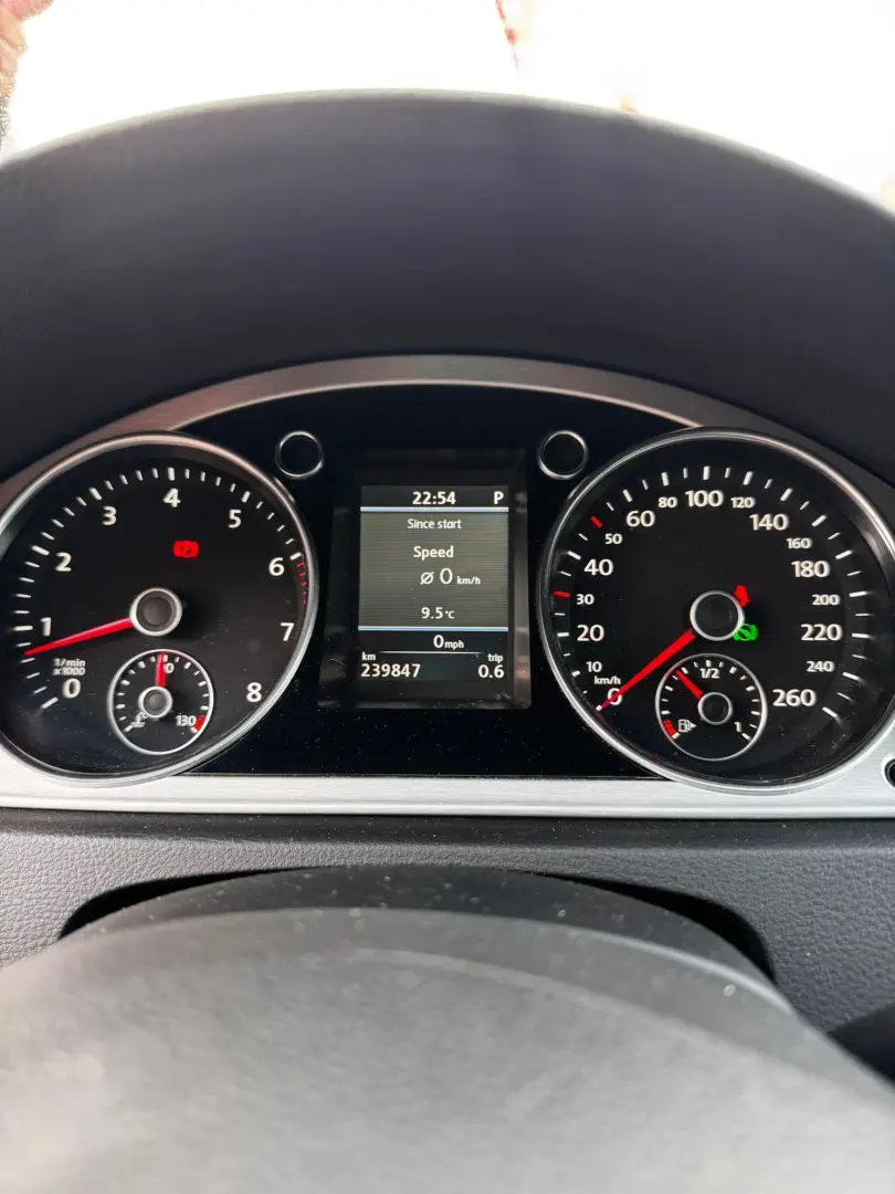 Volkswagen Passat 2012 1.4L Benzină