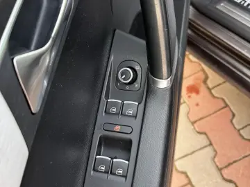 Volkswagen Passat 2012 1.4L Benzină