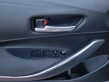 TOYOTA COROLLA 2.0 hibrid