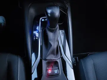 TOYOTA COROLLA 2.0 hibrid