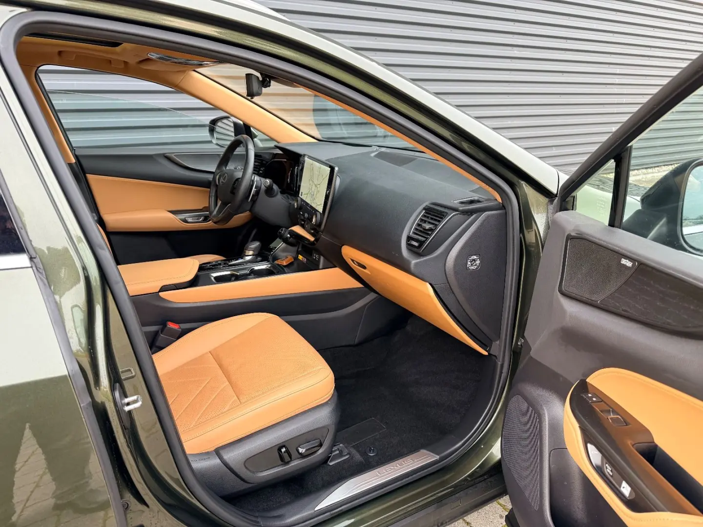 NX 350h Luxury Line (E-Four) Leder Navi LED