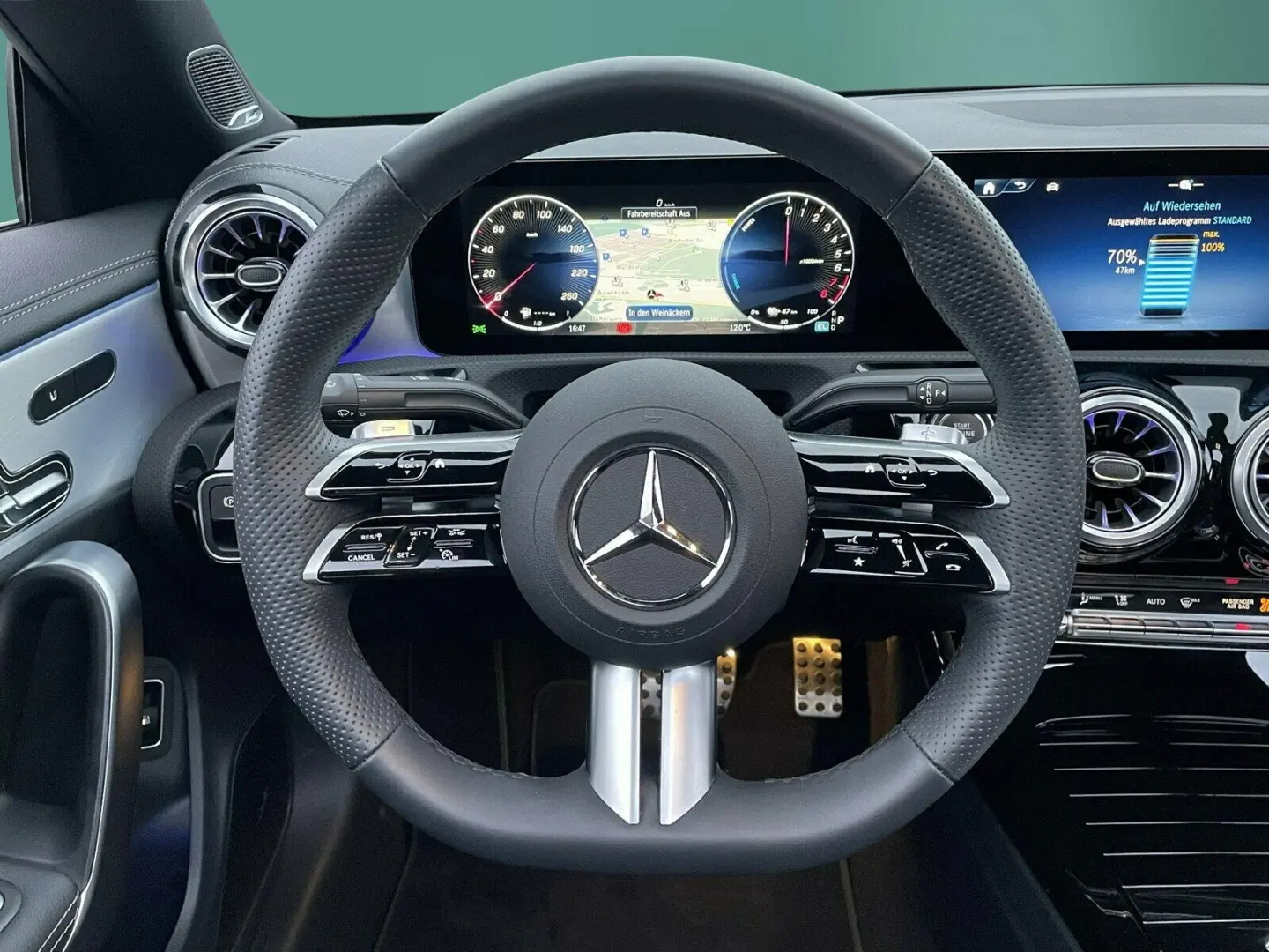 CLA 250 e Coupé AMG PANO HUD 360 MLED BURM LEDER