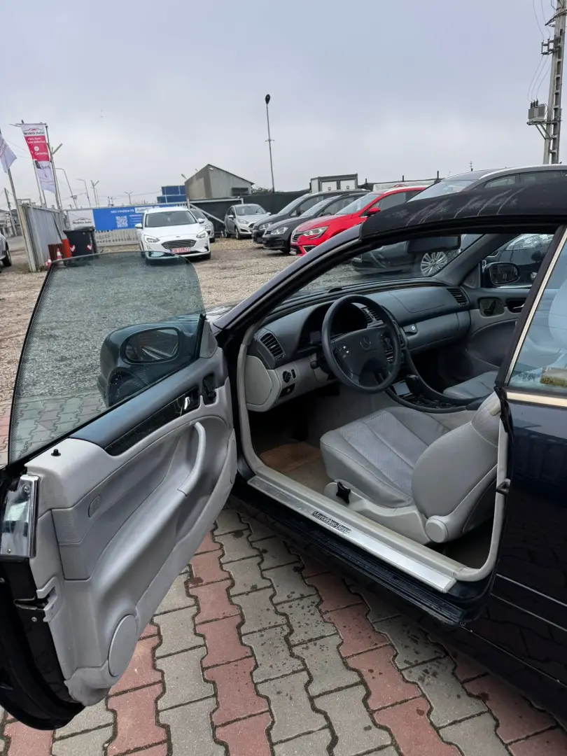 Mercedes-Benz CLK 230 2001 2.3L Benzină
