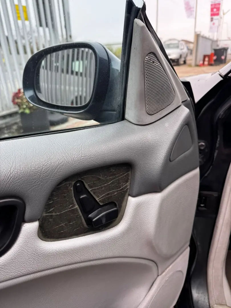 Mercedes-Benz CLK 230 2001 2.3L Benzină