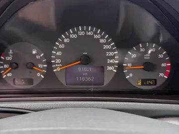 Mercedes-Benz CLK 230 2001 2.3L Benzină