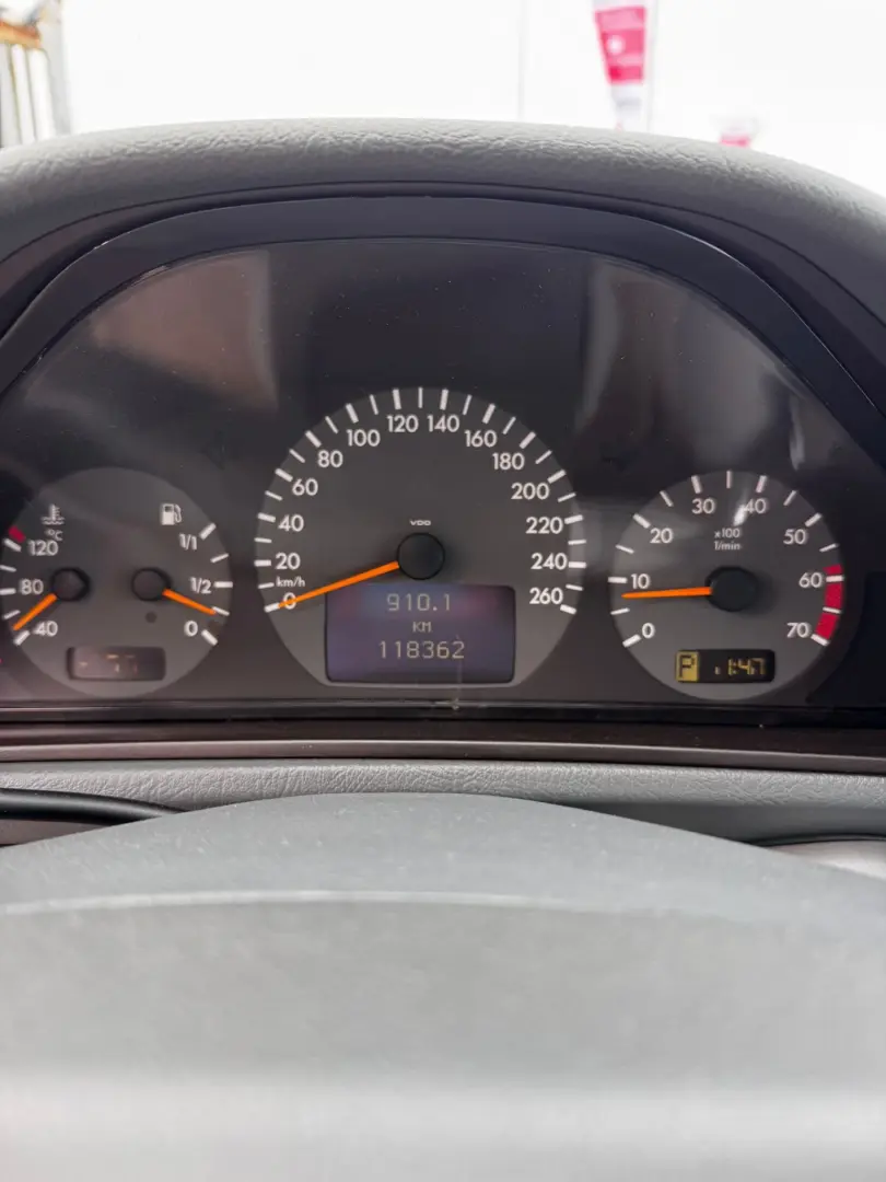 Mercedes-Benz CLK 230 2001 2.3L Benzină