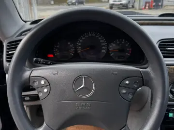 Mercedes-Benz CLK 230 2001 2.3L Benzină