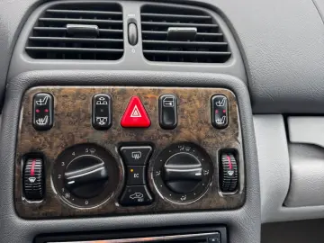 Mercedes-Benz CLK 230 2001 2.3L Benzină