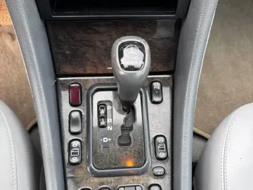 Mercedes-Benz CLK 230 2001 2.3L Benzină