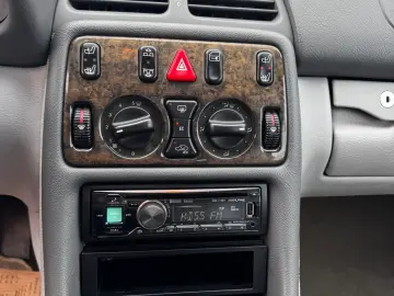 Mercedes-Benz CLK 230 2001 2.3L Benzină